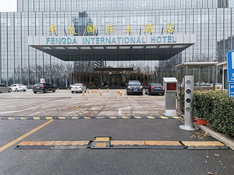 二十大车底扫描